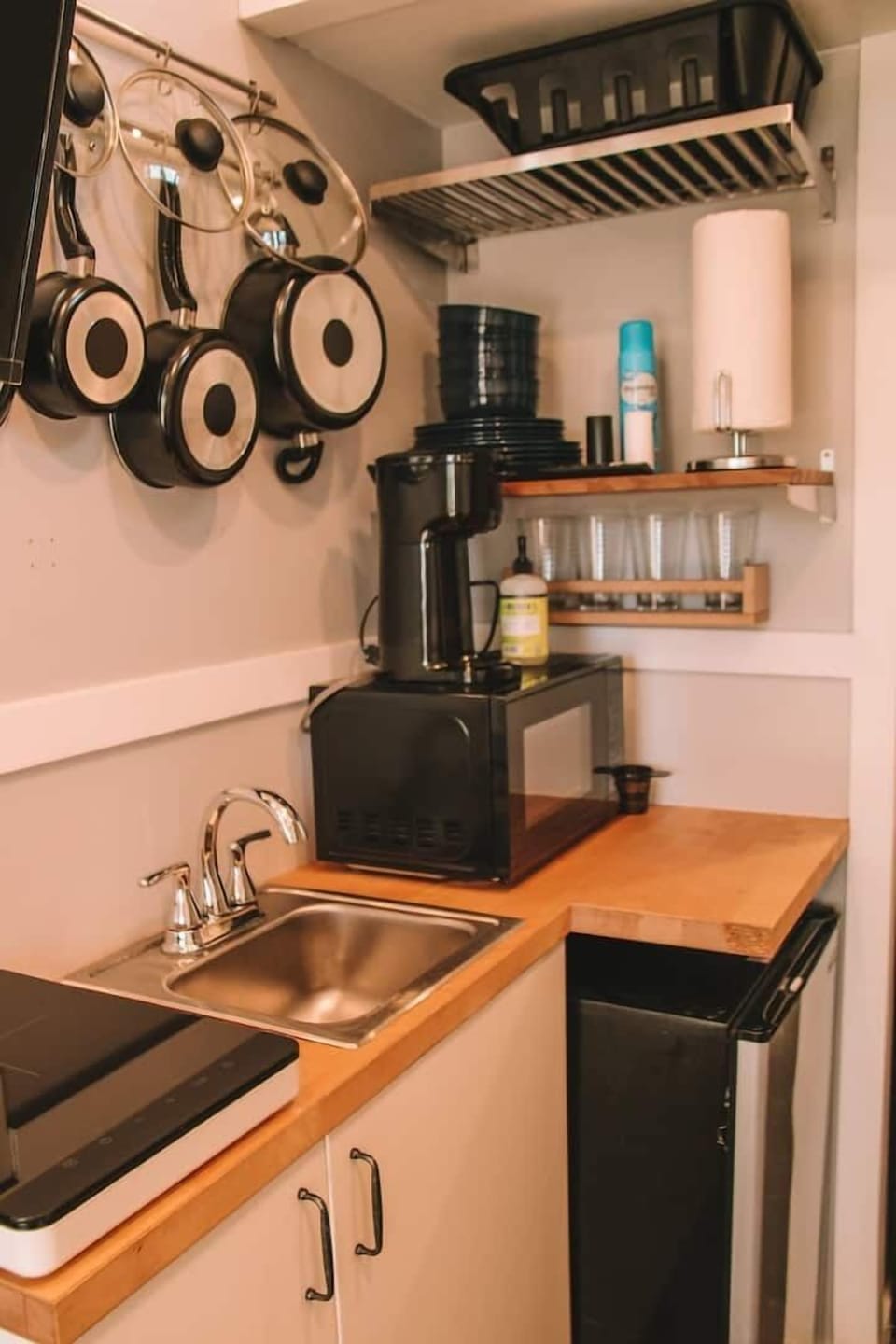 Coffee bar, kitchen area