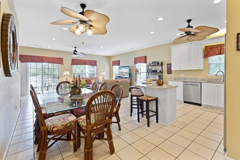 Dining area with plenty of seating.