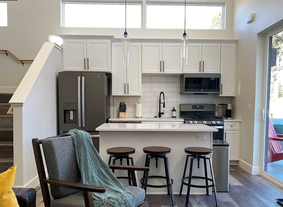 Dully equipped kitchen for full meal preparation and storage 