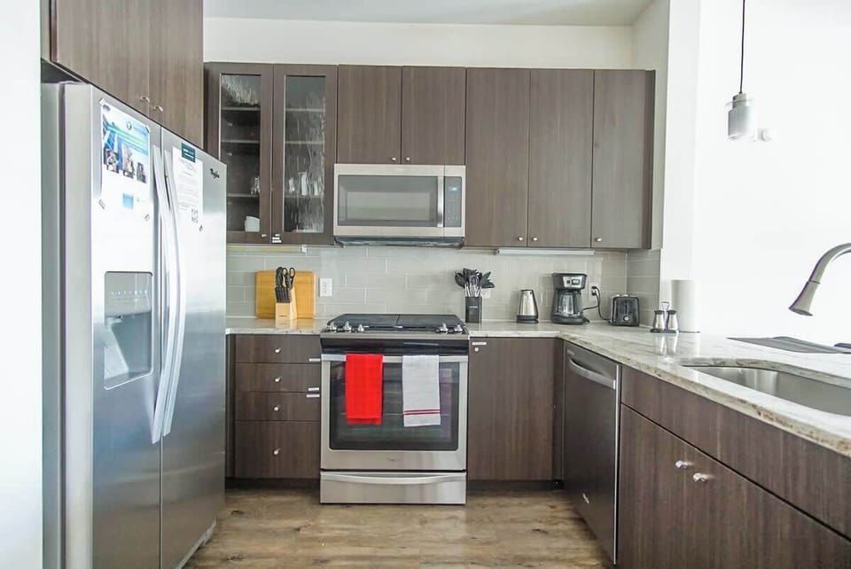 Modern Fully Equipped Kitchen