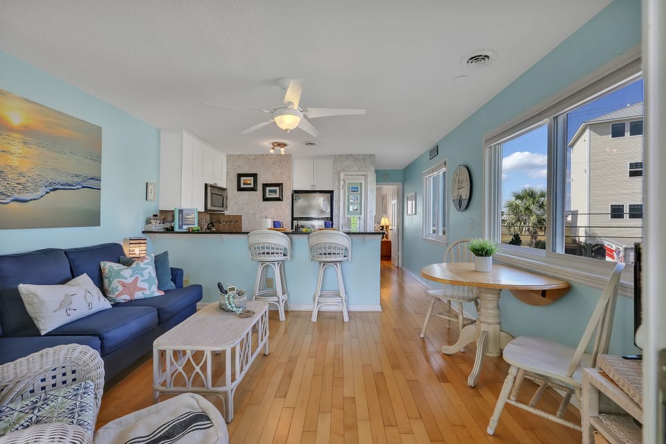 Living room, Kitchen combo-end unit has extra windows
