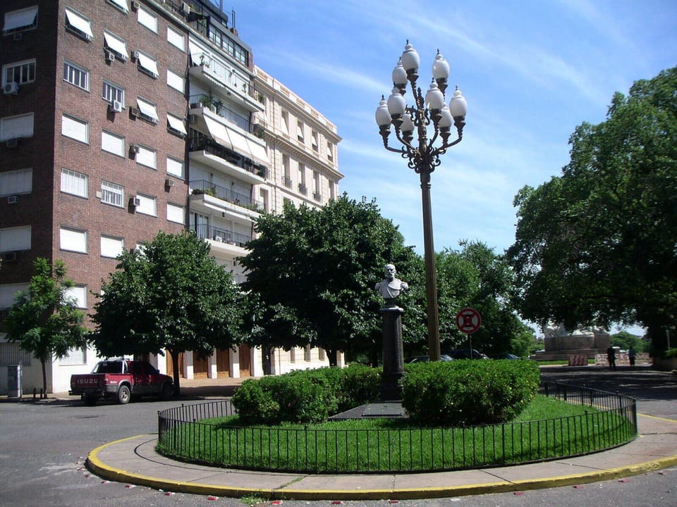Beautiful and quiet Gelly y Obes Avenue.
