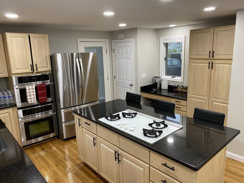 Kitchen (Main Floor)