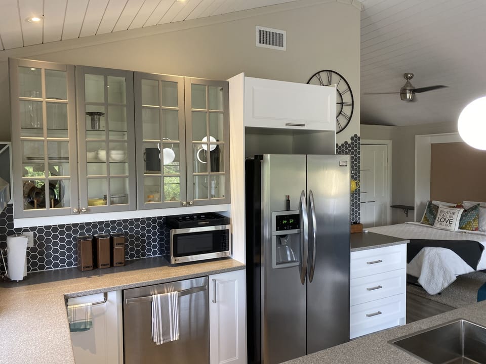 Fully equipped kitchen, with a coffee/tea
Station (supplied)