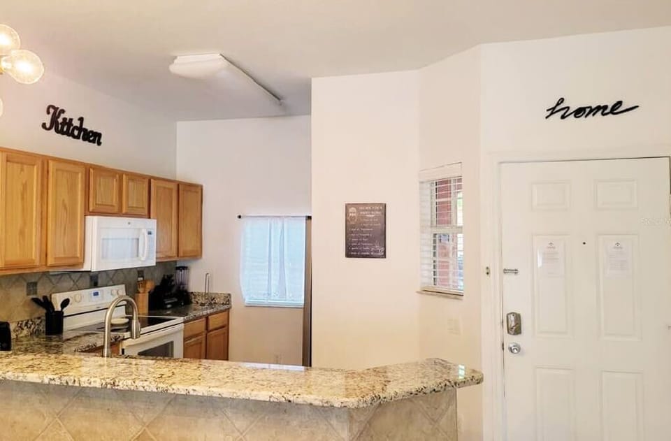 Fully equipped kitchen
