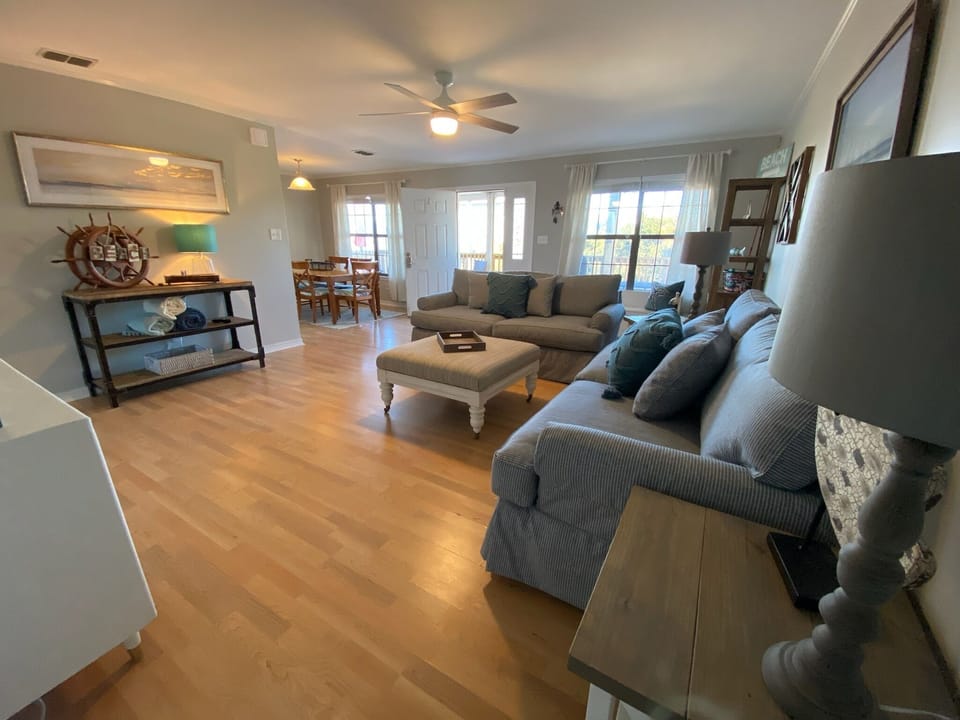 Comfortable Living Room with Pull Out Sofa