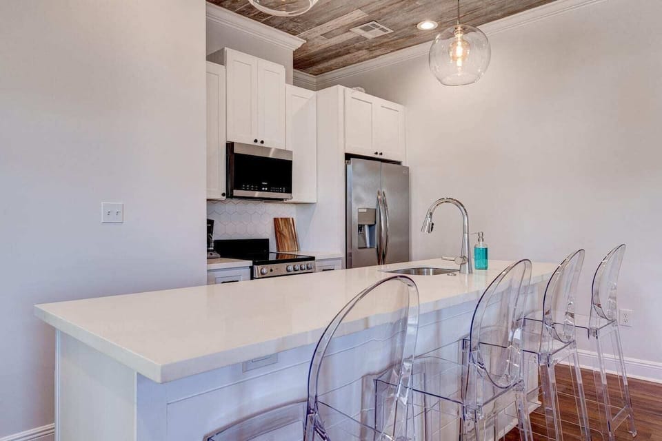 Kitchen island w/ bar seating, ideal for gathering while meals come together.
