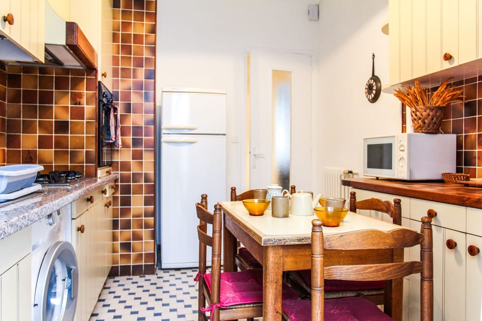 View of the kitchen and kitchen dining area