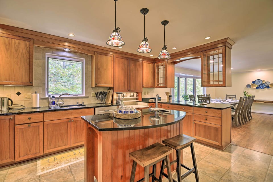 Kitchen | Main Level