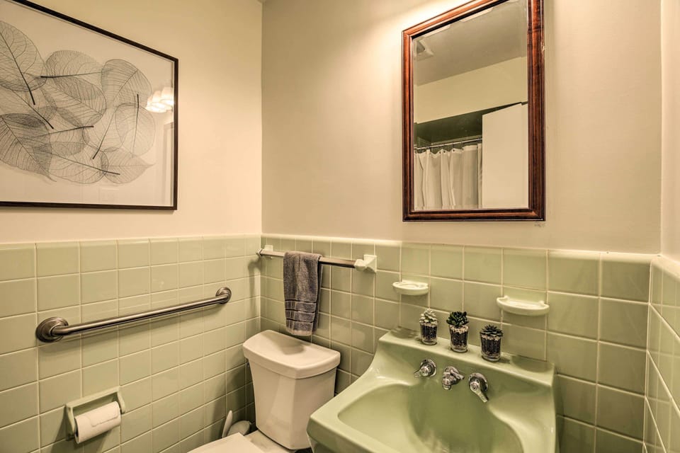 Full Bathroom | Main Level
