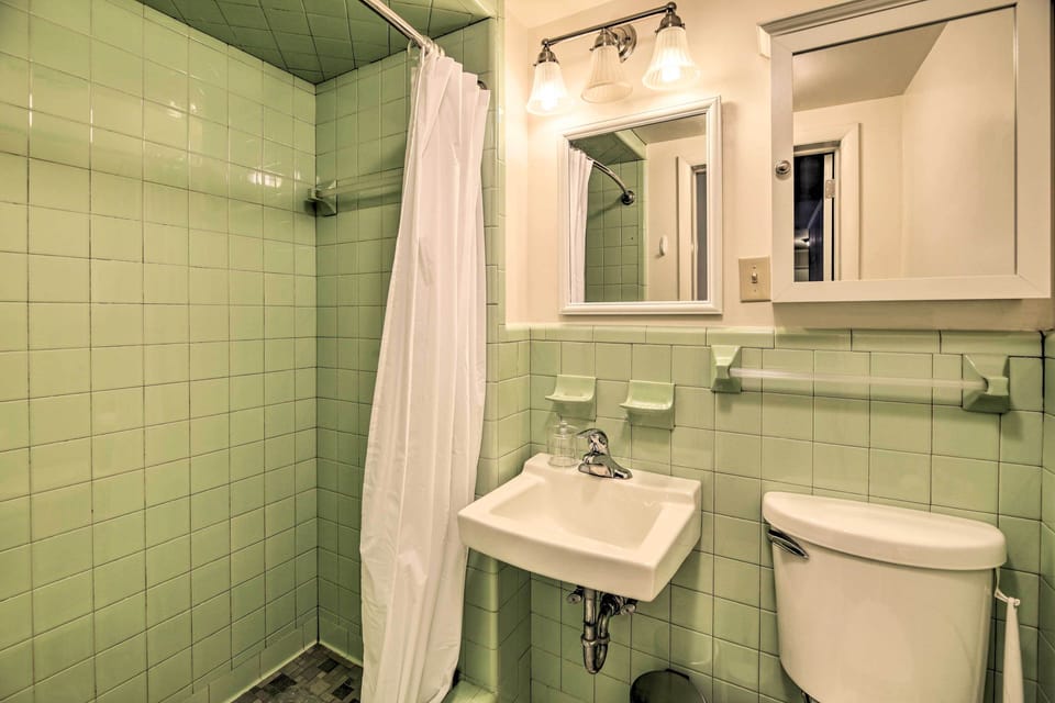 Full Bathroom