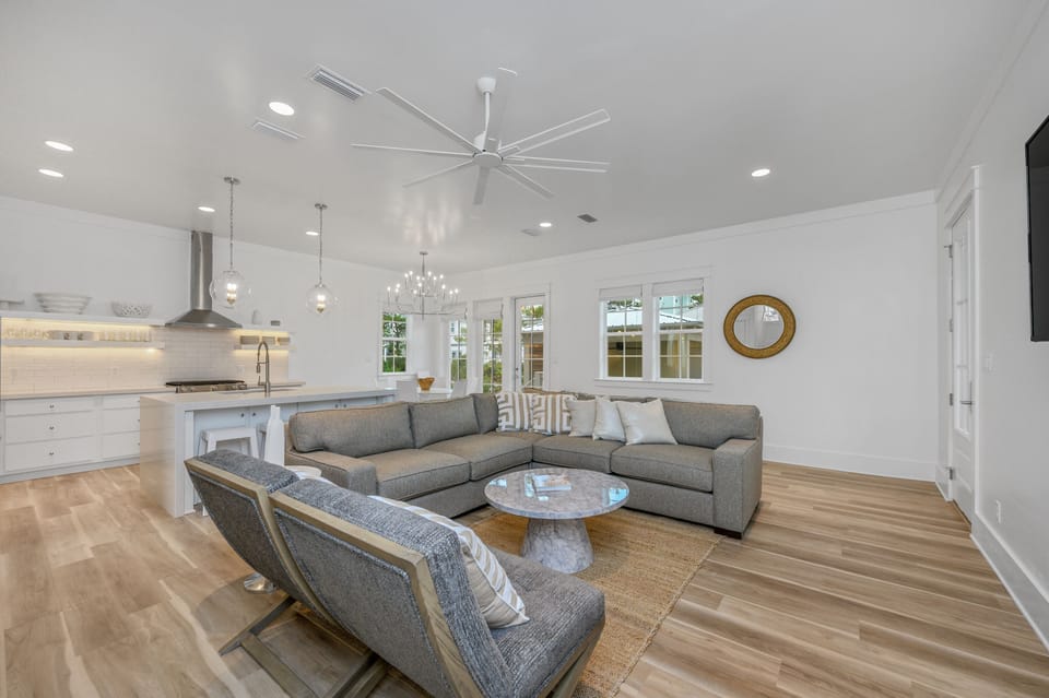 Luxurious open living room floor plan
