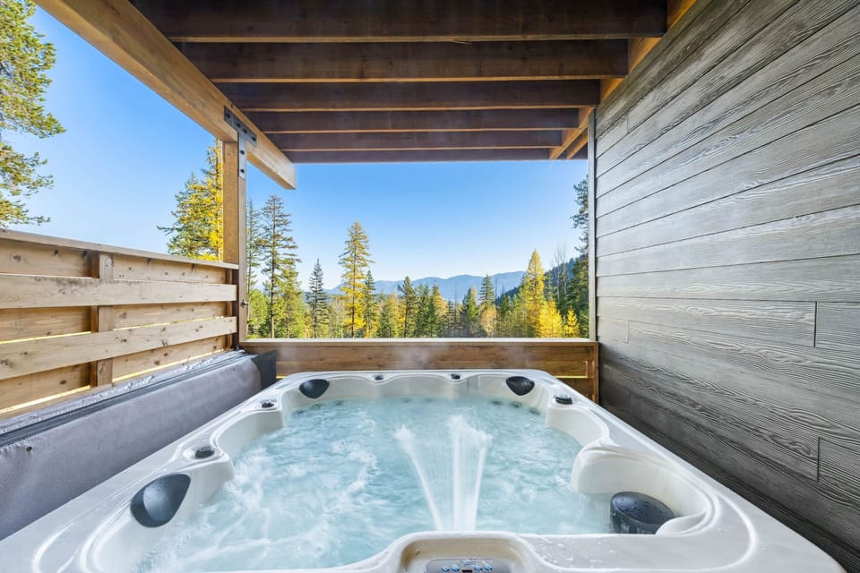 Brand new hot tub including a privacy fence