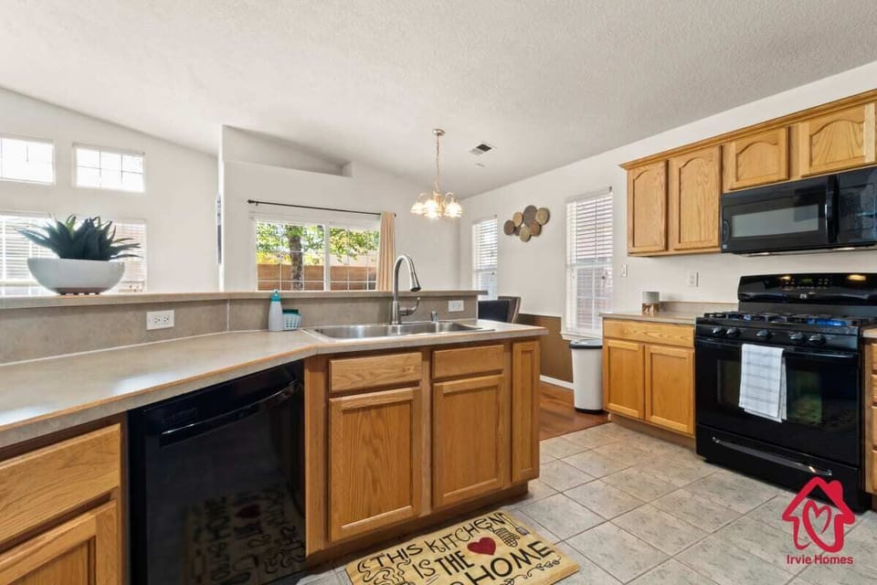 Fully stocked kitchen with all your needs