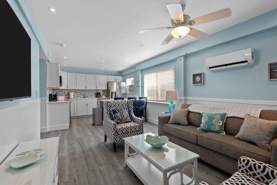 Living Room and Kitchen (3)
