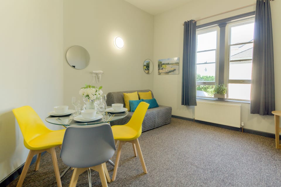 Living Room / Lounge