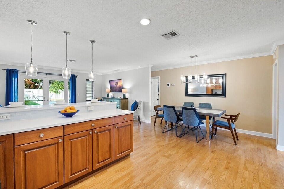Spread out in the spacious layout of this Fort Lauderdale/Oakland Park home, which offers 3 bedrooms & 2 full bathrooms, separate living area with comfy sofas, a modern dining table, a fully-equipped kitchen with updated appliances and bar seating, TV's in all rooms, laundry room area and contemporary decor throughout!