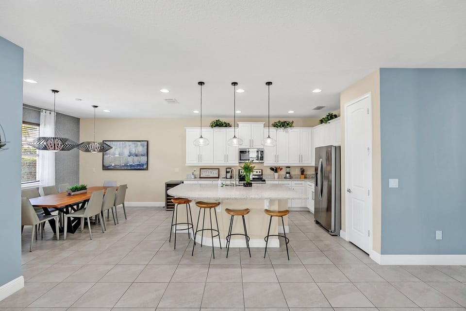 A beautiful open layout lets you cook, converse, and relax all at once — ideal for groups and families.