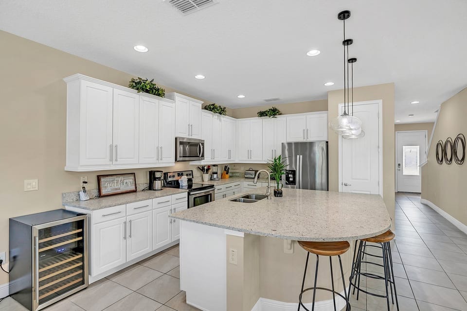 A beautiful open layout lets you cook, converse, and relax all at once — ideal for groups and families.