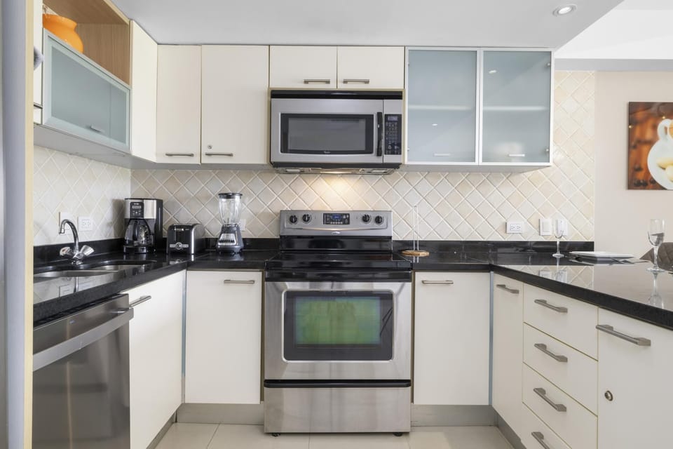 Ocean Front 2BR 2BA w/ Amazing Beach (28251)