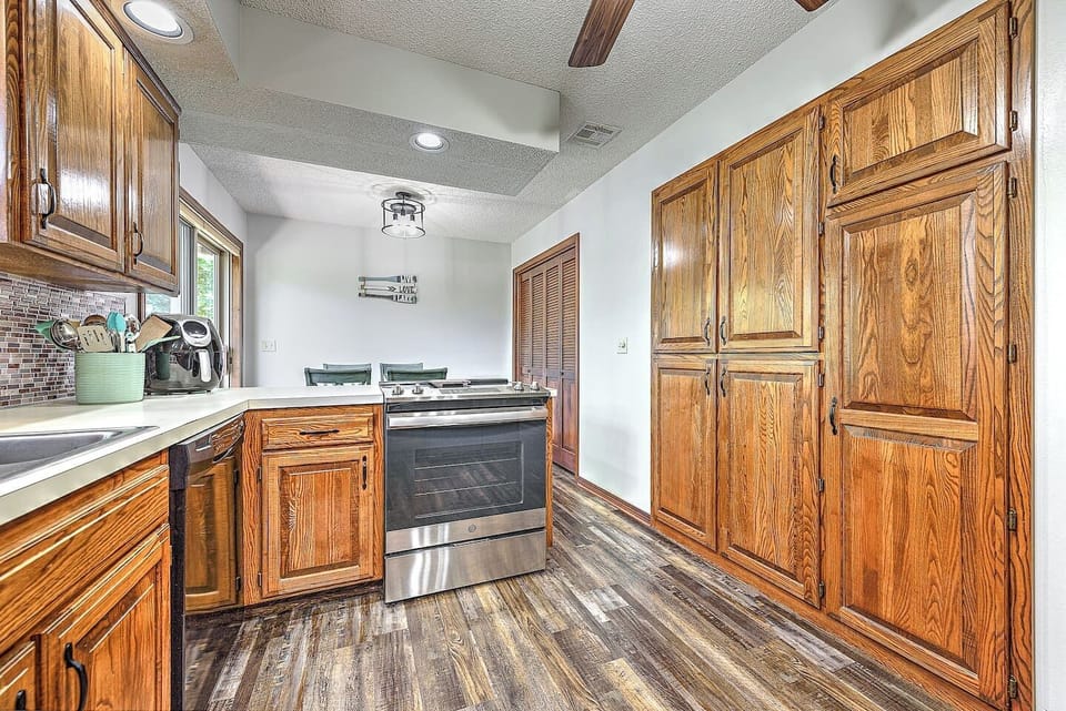 Plenty of storage available for your groceries in the pantry. We also provide a toaster, blender (both in pantry), air fryer, microwave, 
and supply seasonings and microwave popcorn for your enjoyment.