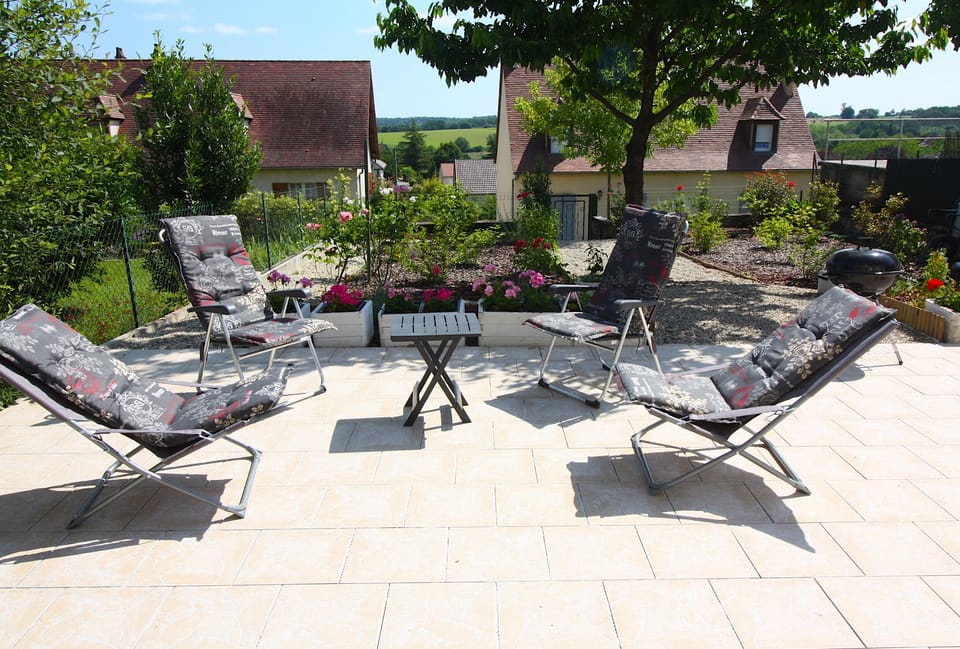Private garden with BBQ, dining table, sitting areas