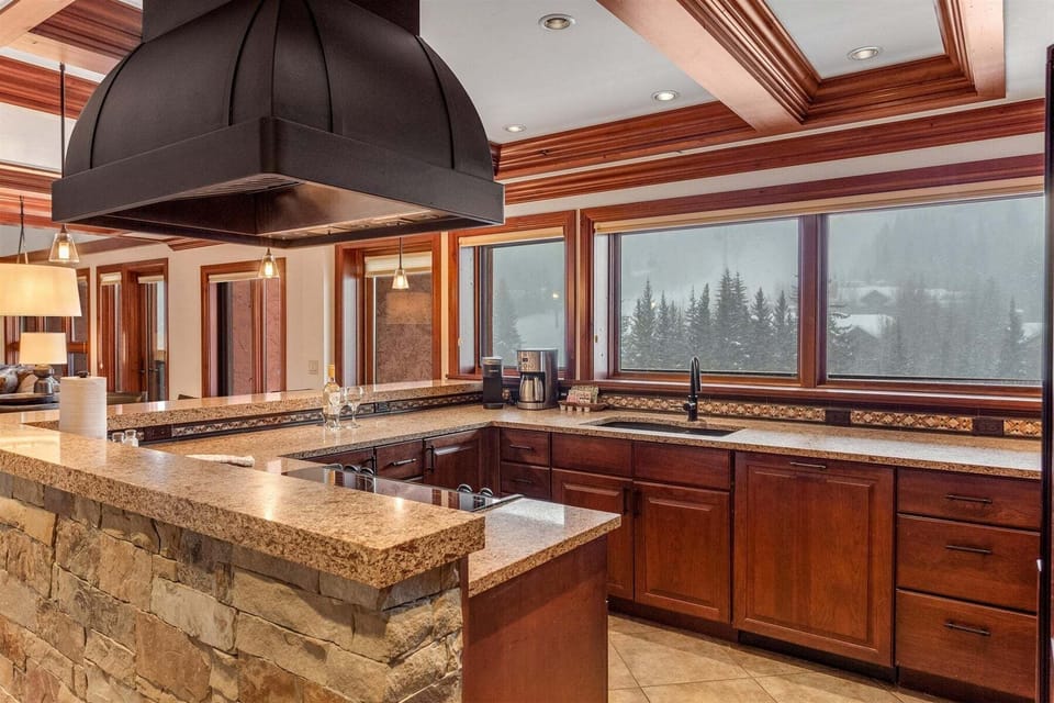 Lion Square Lodge at the Eagle Bahn Gondola - 4 Bedroom