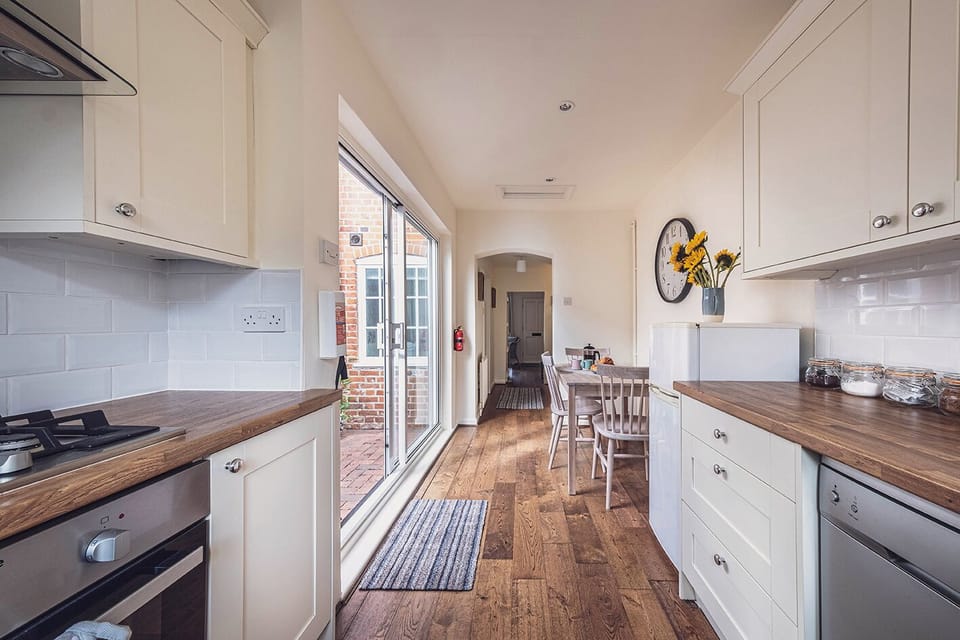 Kitchen/Dining area