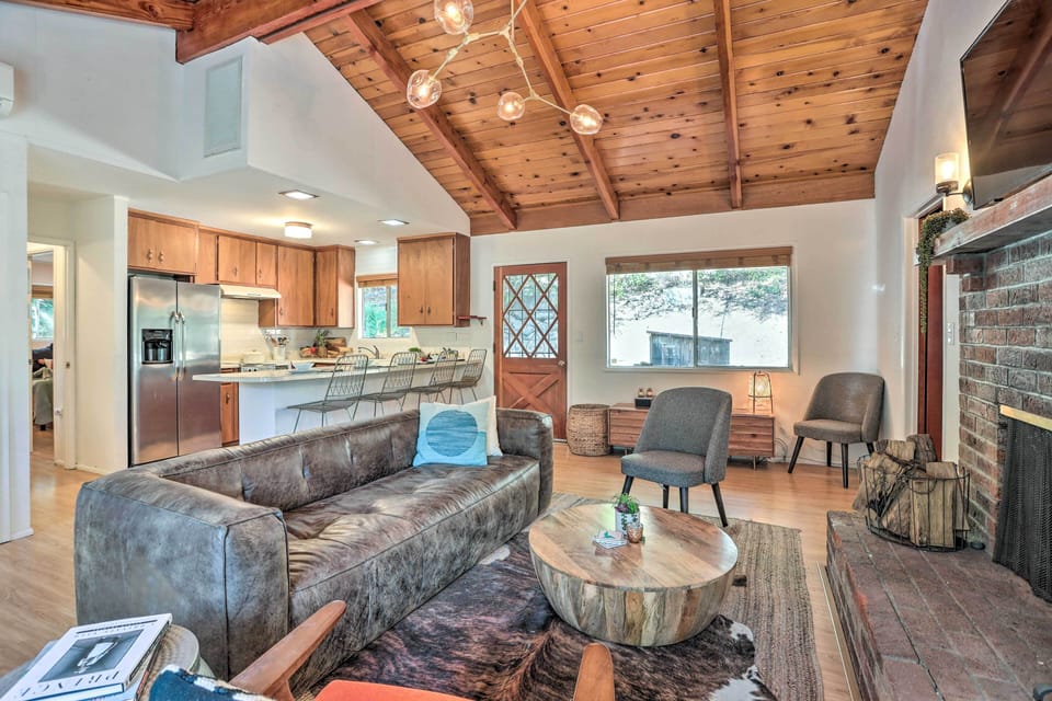 Living Room | Free WiFi | Heating | Split A/C Unit