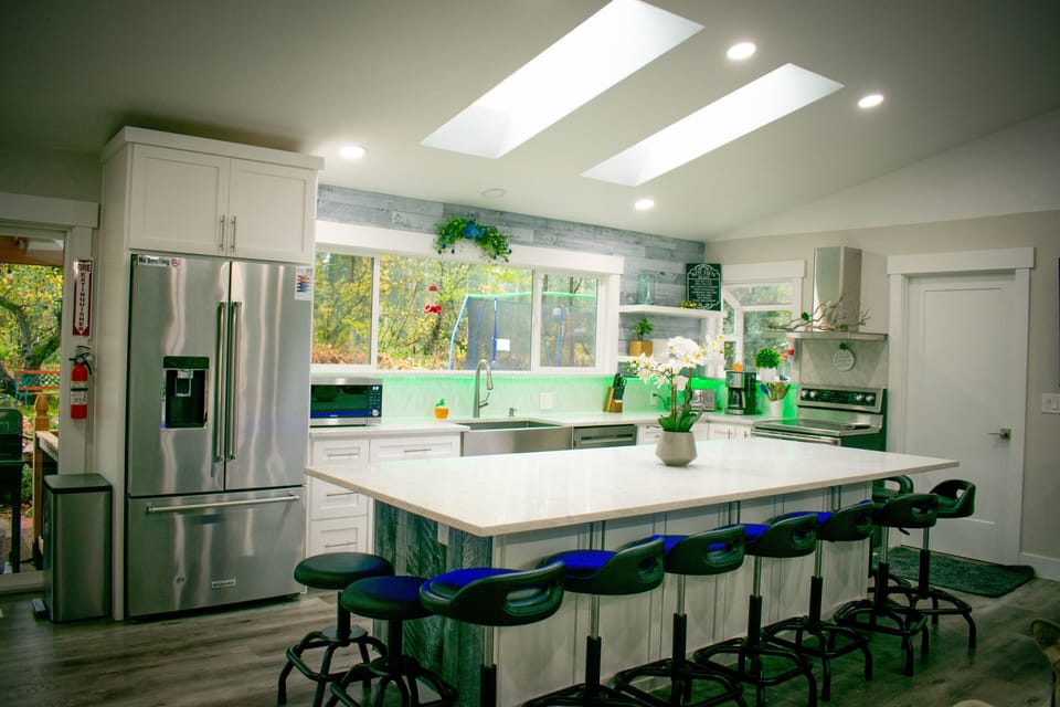 Spacious kitchen, newly remodeled with new appliances and ultra-cushioned stools