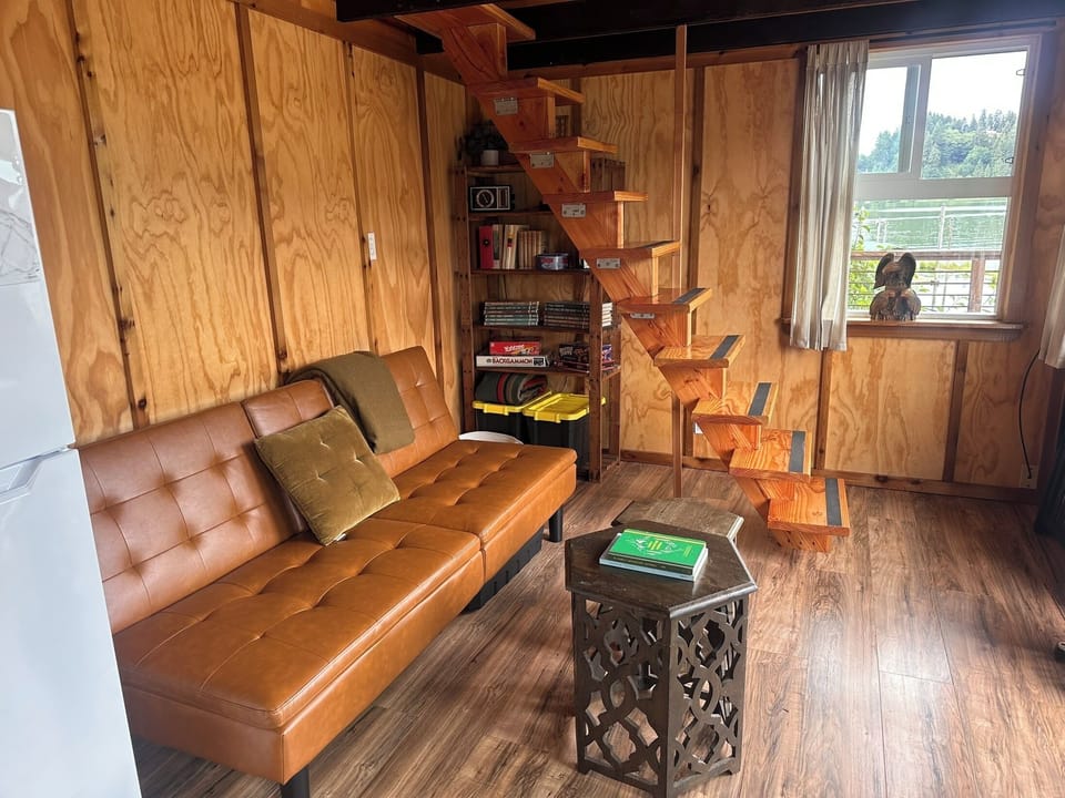 Cozy Comfort in a Mini Cabin