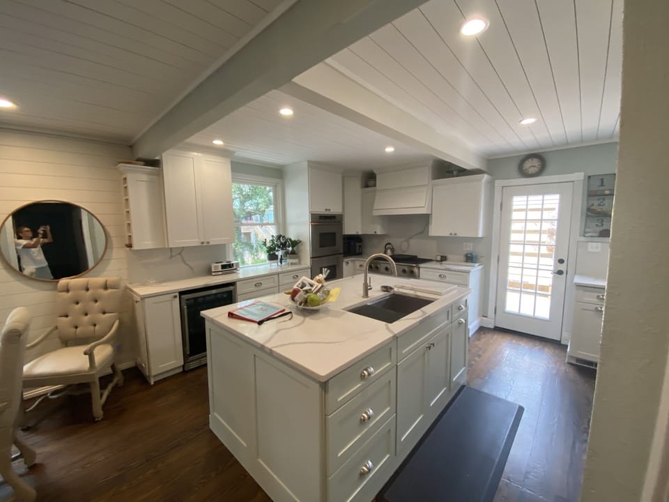 Full service kitchen with a large island to cook, serve, or entertain.