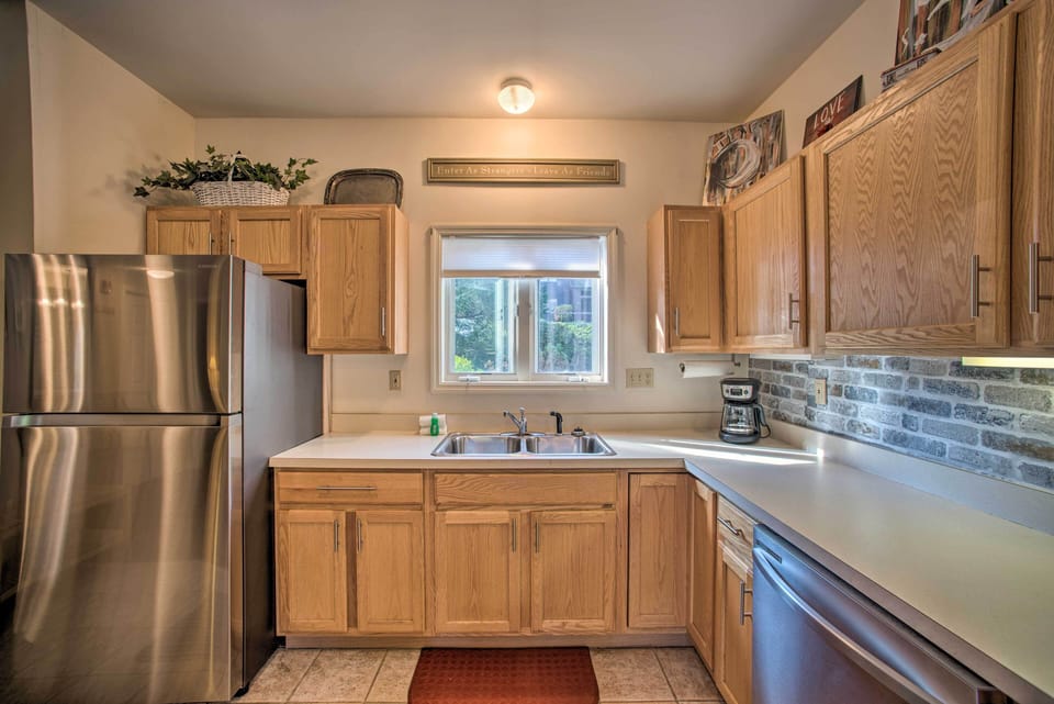 Fully Equipped Kitchen | Dishware & Flatware Provided