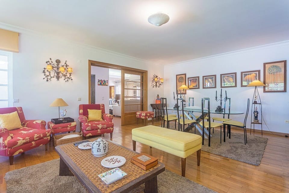 Spacious open-plan living and dining area with red patterned seating — Villa Niki, holiday villa in Grândola
