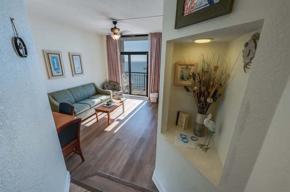 Amazing Living Room with Stunning Views☀️