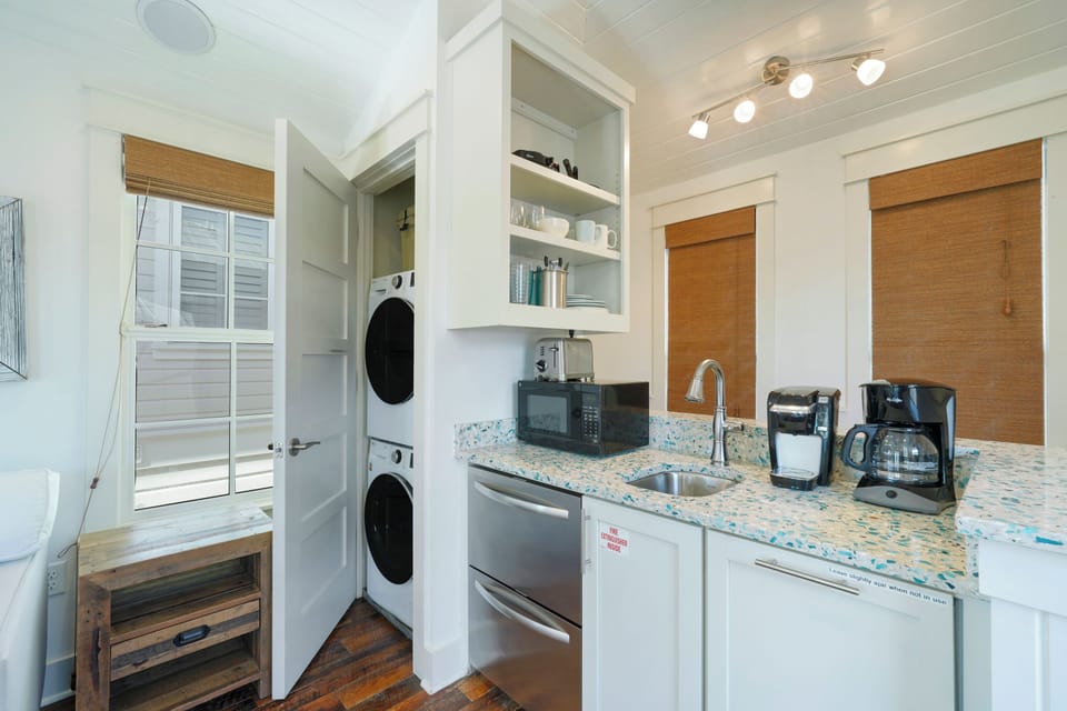 SEASUITE KITCHENETTE ALTERNATE VIEW, AND WASHER/DRYER CLOSET