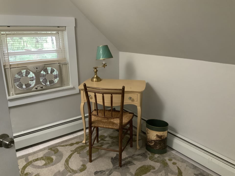 Sitting area in upstairs queen bedroom