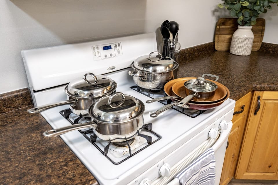 Pots & pans 