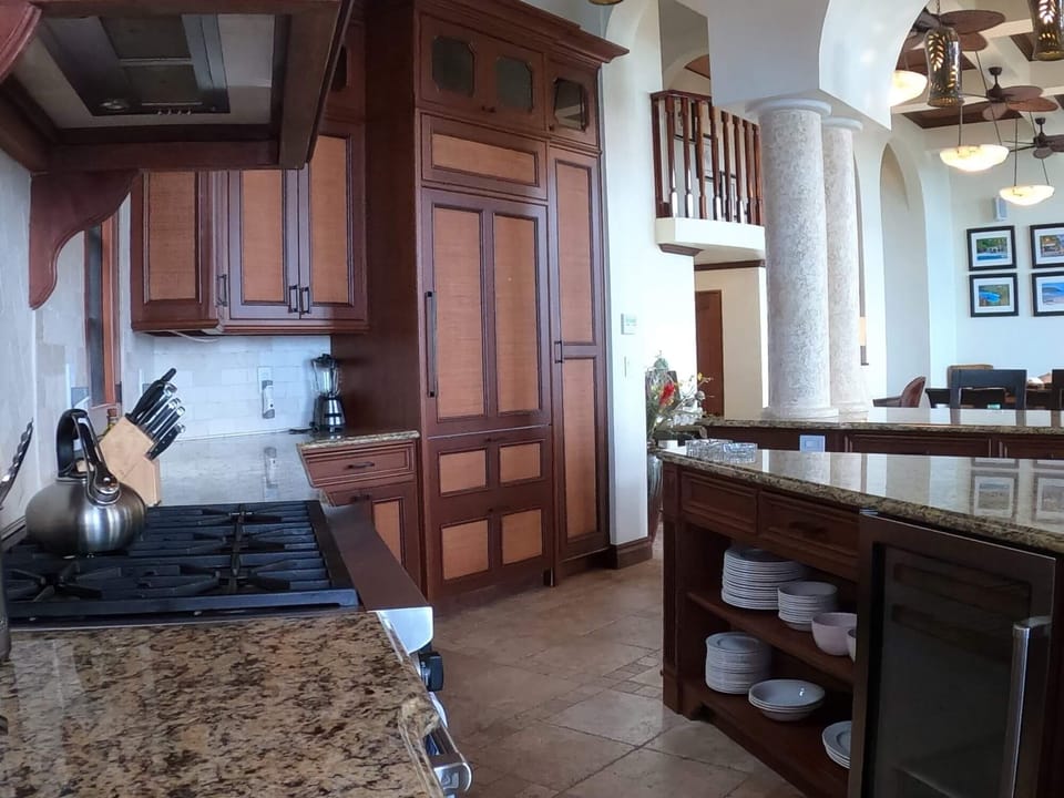 Fully equipped kitchen.