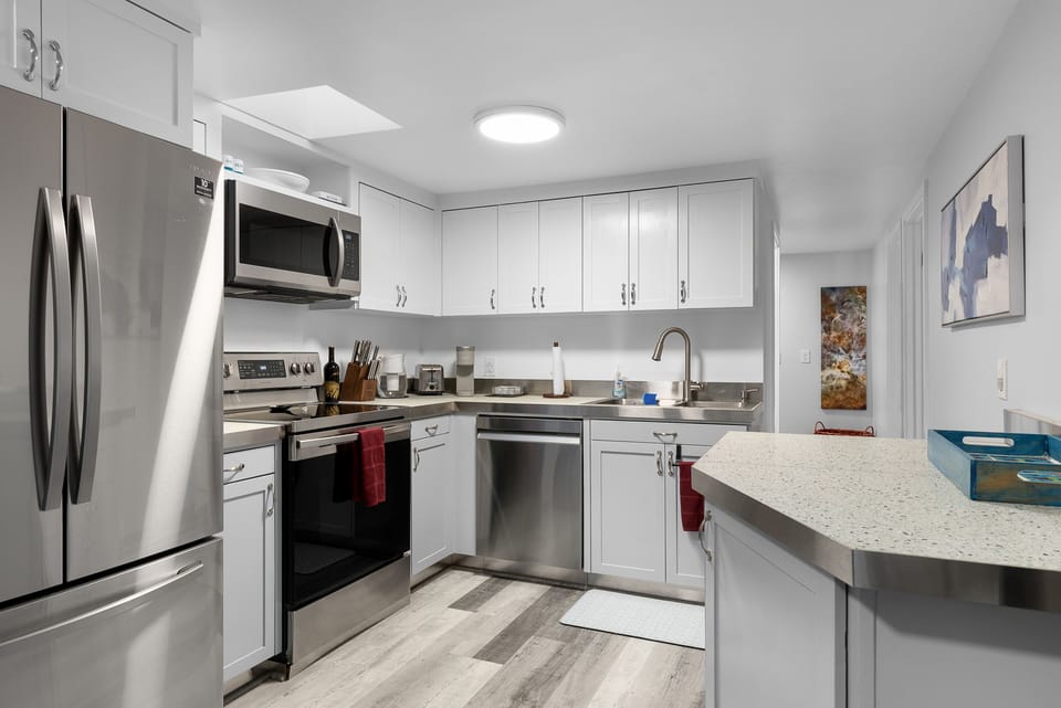 Full kitchen
