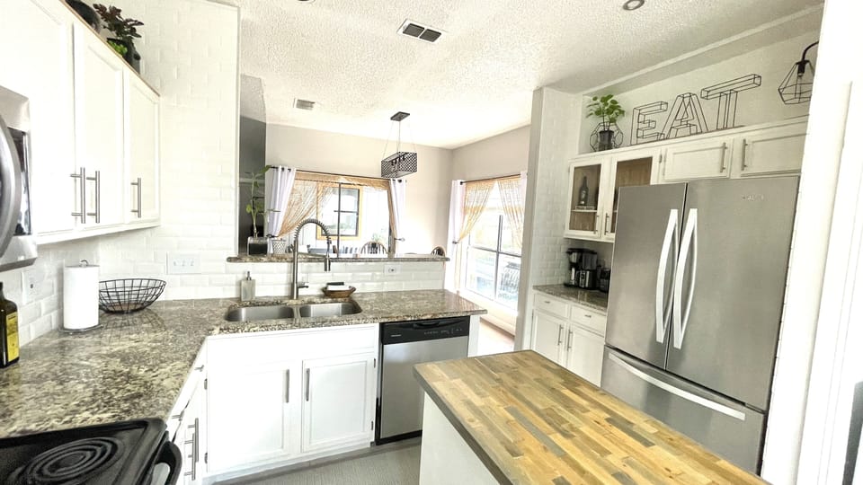 Kitchen with all of the cooking essentials.