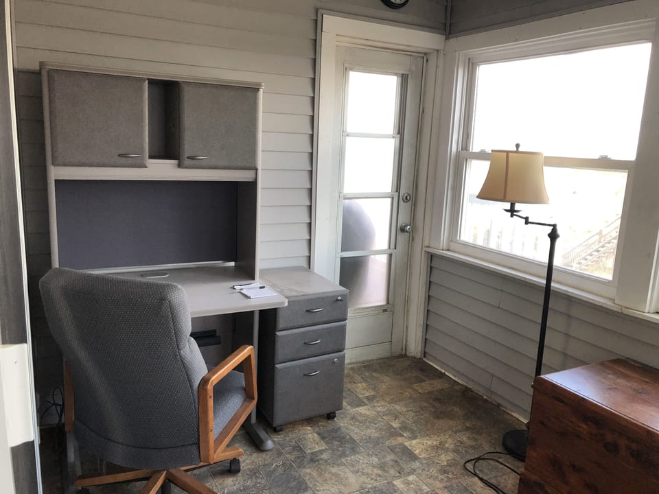 Sun porch desk for the working Vaca peeps!!

