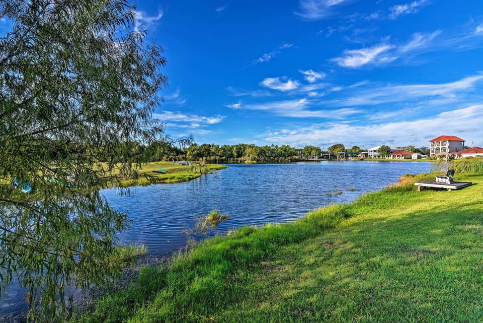 Lake Access On-Site | Backyard