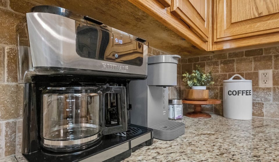 12 cup coffee maker with Keurig and pods