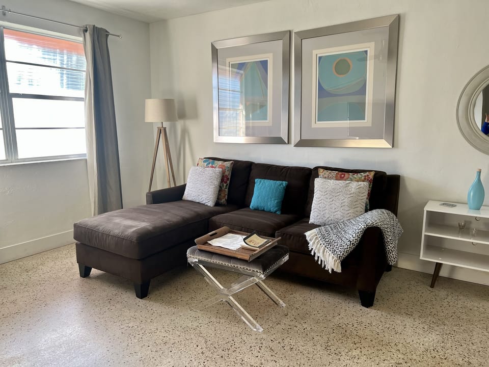 Livingroom area

