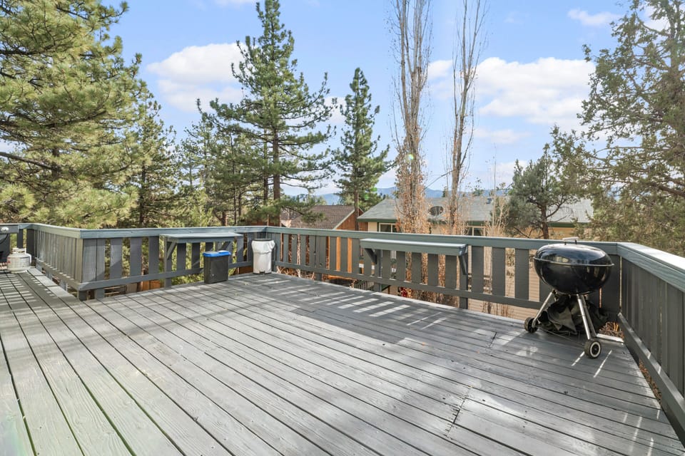 Balcony. - Beautiful balcony with incredible view and a BBQ!