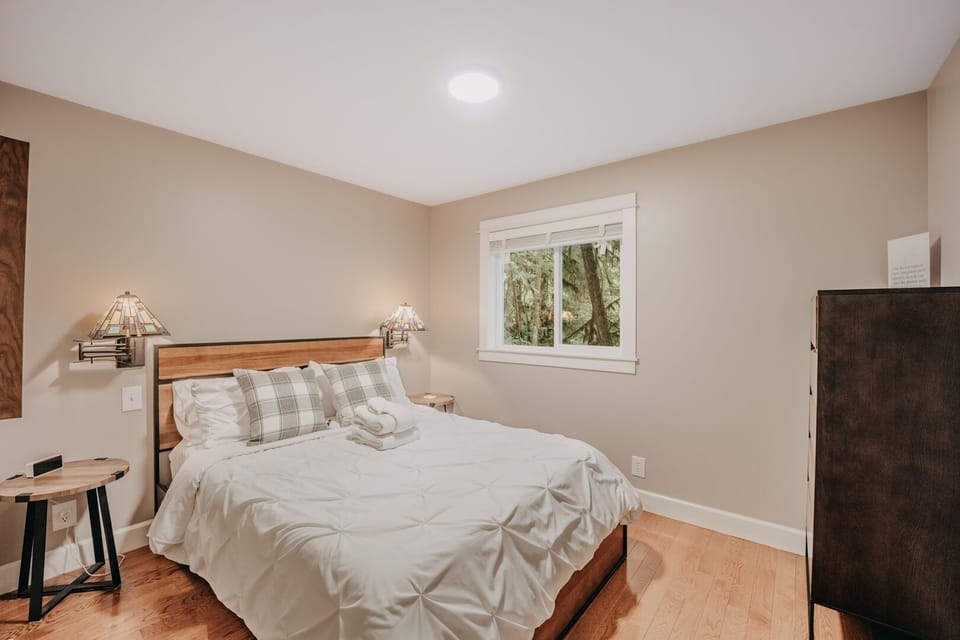 Indoors, Home Decor, Cushion, Furniture, Bed