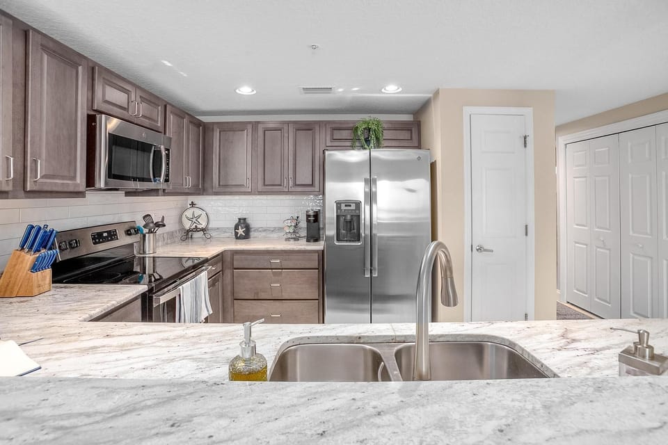 Fully stocked kitchen with all dishes and utensils!