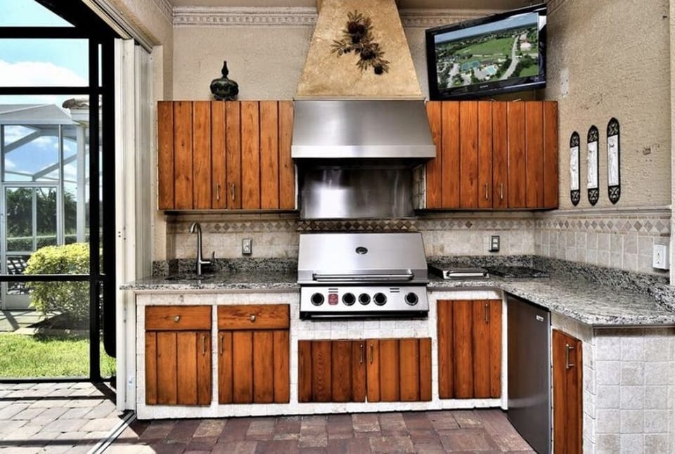 Outdoor Kitchen