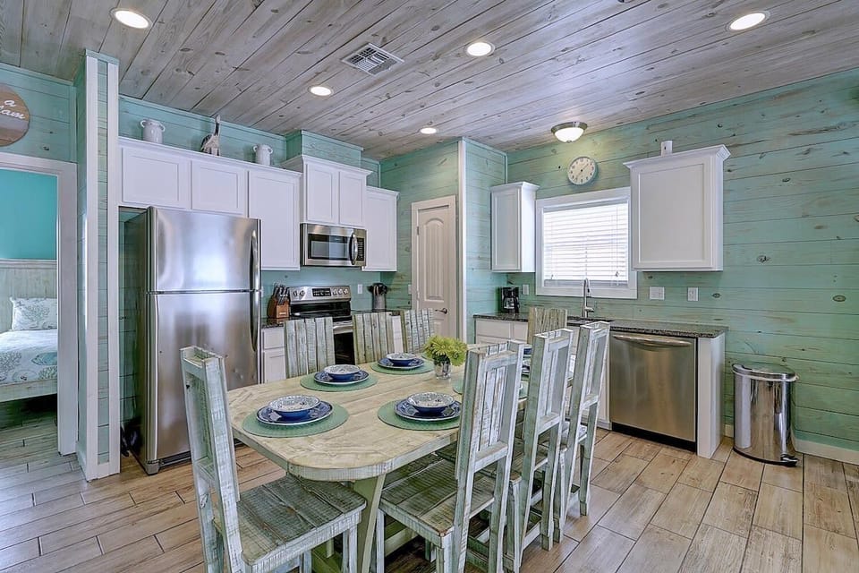 Unleash your culinary creativity! Our kitchen comes fully stocked with everything you need to whip up delicious meals.